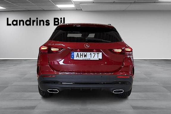 Mercedes-Benz GLA200 5 of 17