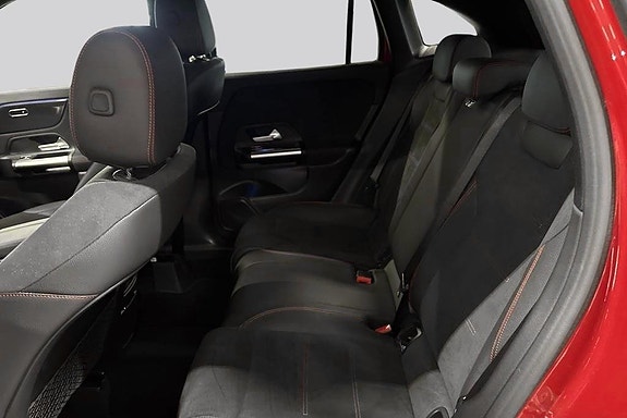 Mercedes-Benz GLA200 9 of 17