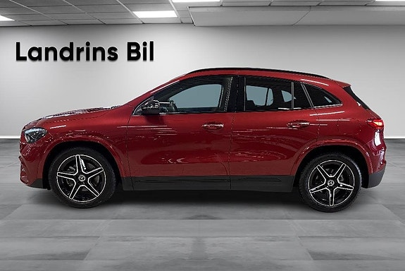 Mercedes-Benz GLA200 4 of 17
