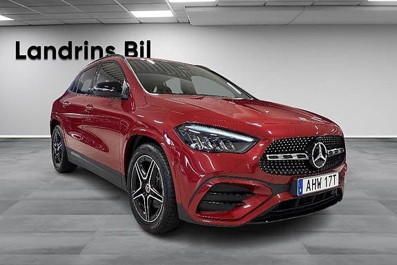 Mercedes-Benz GLA200 3 of 17