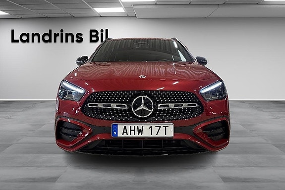 Mercedes-Benz GLA200 2 of 17