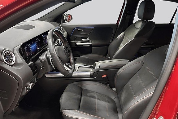 Mercedes-Benz GLA200 8 of 17