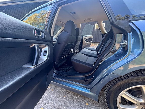 Subaru Legacy 15 of 24