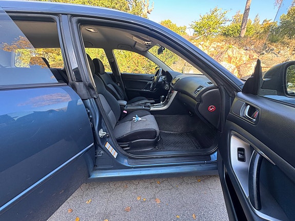 Subaru Legacy 18 of 24