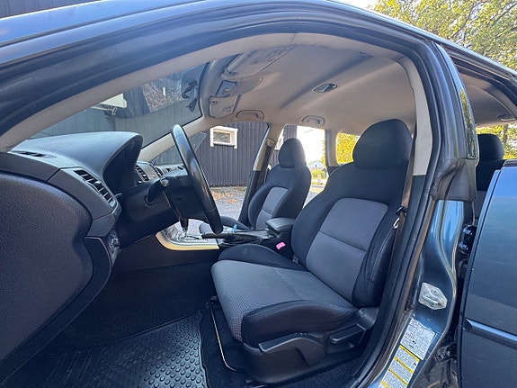 Subaru Legacy 13 of 24