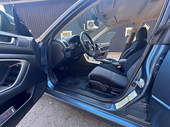 Subaru Legacy 14 of 24