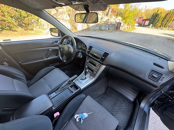 Subaru Legacy 9 of 24