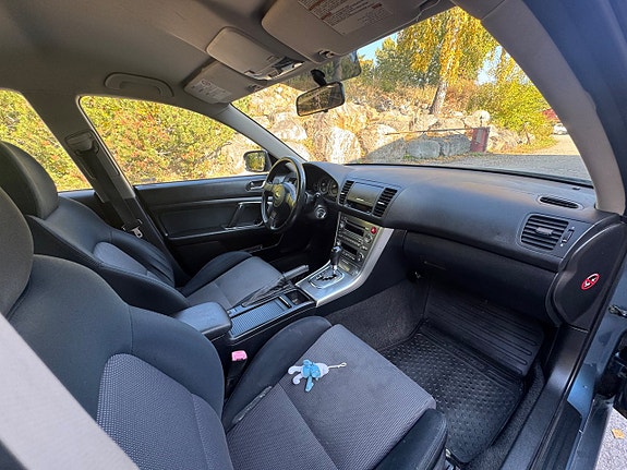 Subaru Legacy 17 of 24