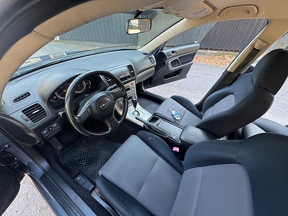 Subaru Legacy 11 of 24