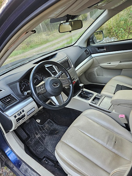 Subaru Outback 8 of 15