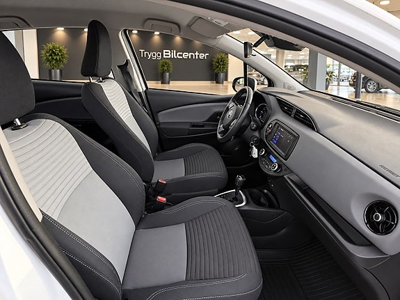Toyota Yaris 21 of 23