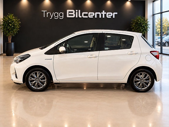 Toyota Yaris 2 of 23