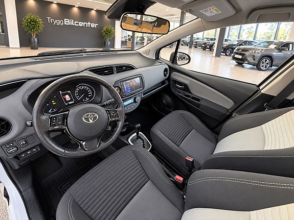 Toyota Yaris 10 of 23