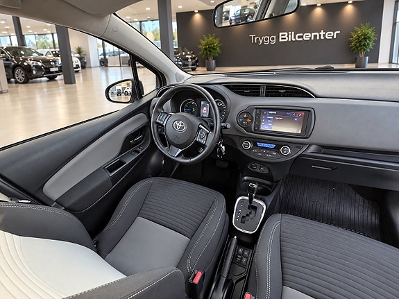 Toyota Yaris 13 of 23