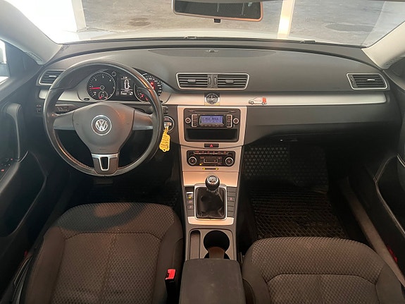 Volkswagen Passat 14 of 18