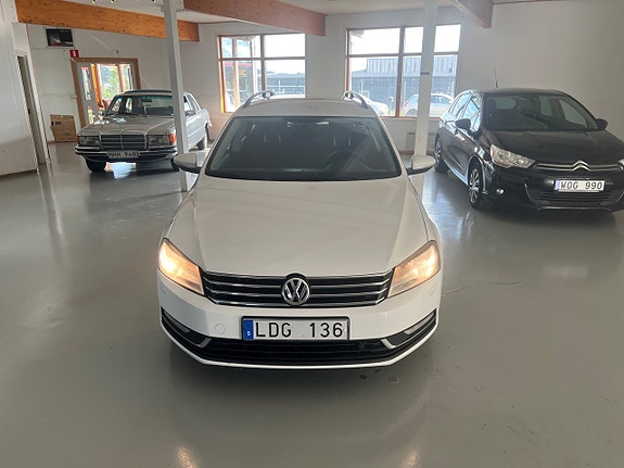 Volkswagen Passat 2 of 18