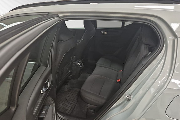 Volvo EX40 8 of 15