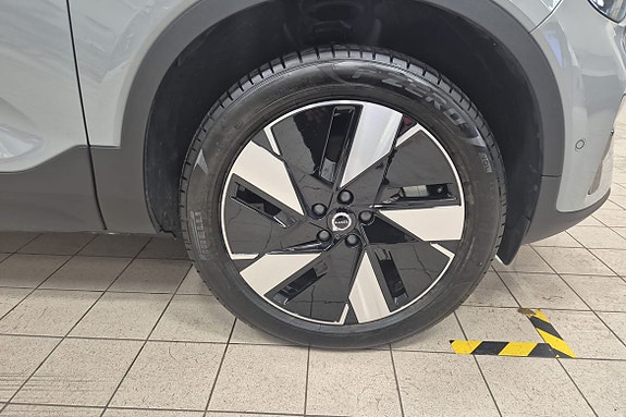 Volvo EX40 12 of 15