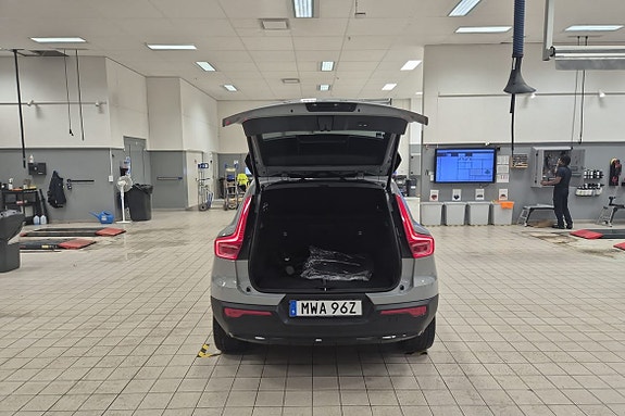 Volvo EX40 13 of 15