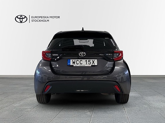 Toyota Yaris 4 of 17