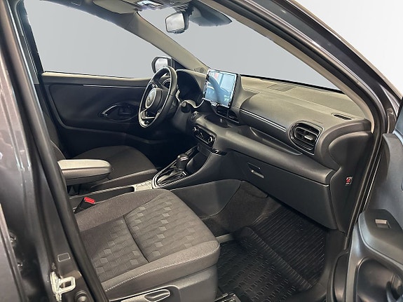 Toyota Yaris 6 of 17