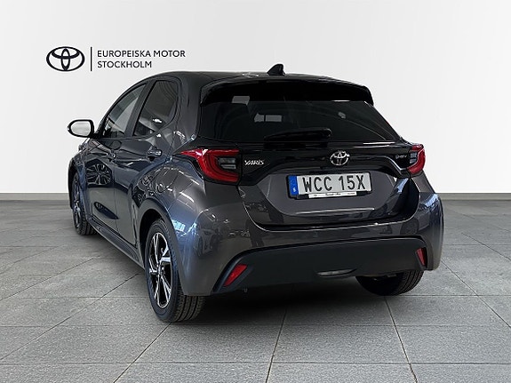 Toyota Yaris 2 of 17