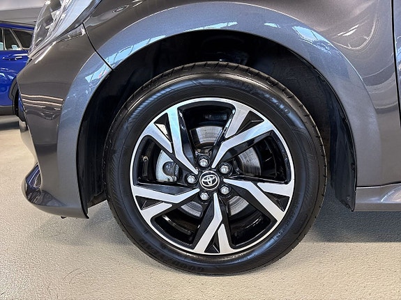 Toyota Yaris 11 of 17