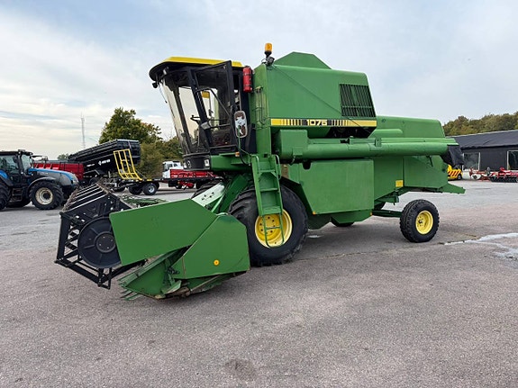 John Deere 1075 16 fot 2 of 12