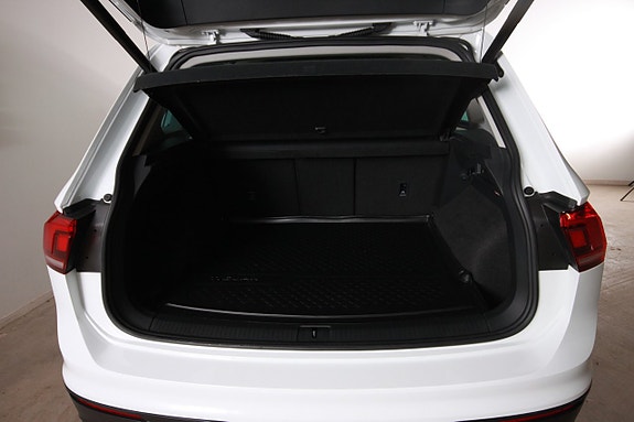 Volkswagen Tiguan 3 of 6
