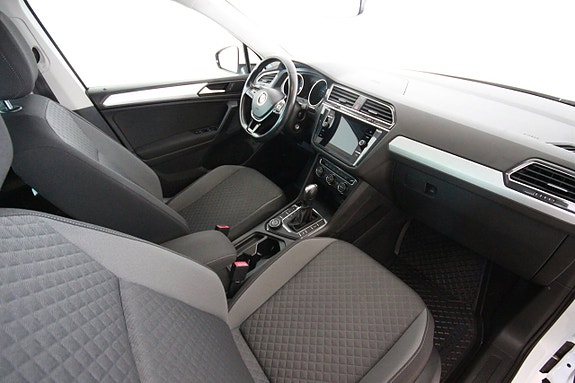 Volkswagen Tiguan 4 of 6