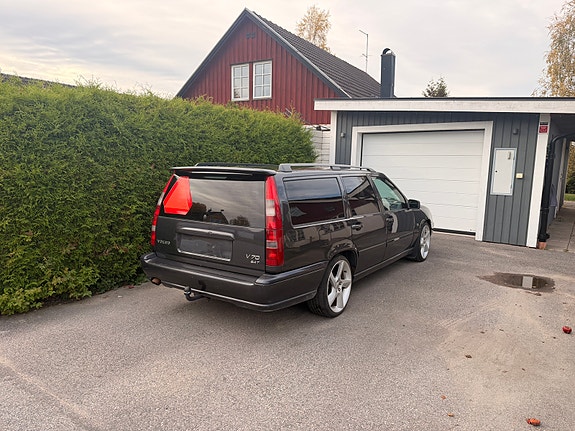 Volvo V70 3 of 4