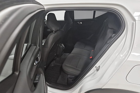 Volvo EX40 8 of 15