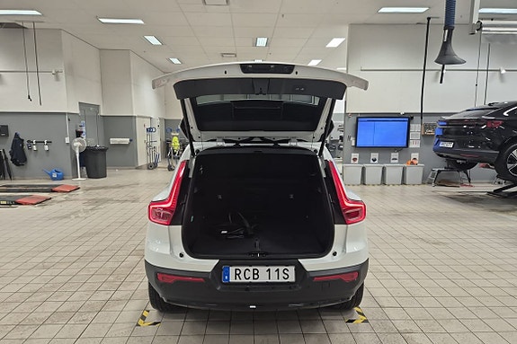 Volvo EX40 13 of 15