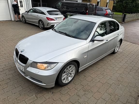 BMW 325i 5 of 8