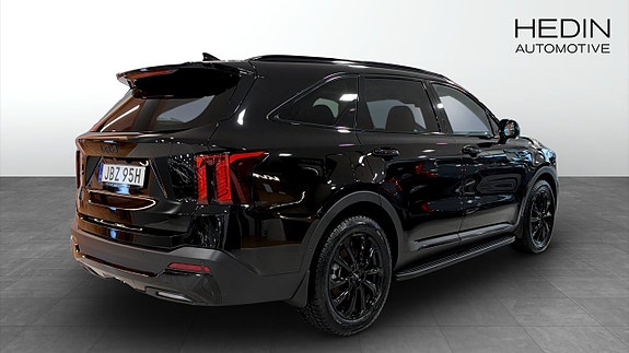 Kia Sorento 2 of 13