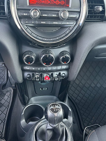 MINI Cooper 11 of 14