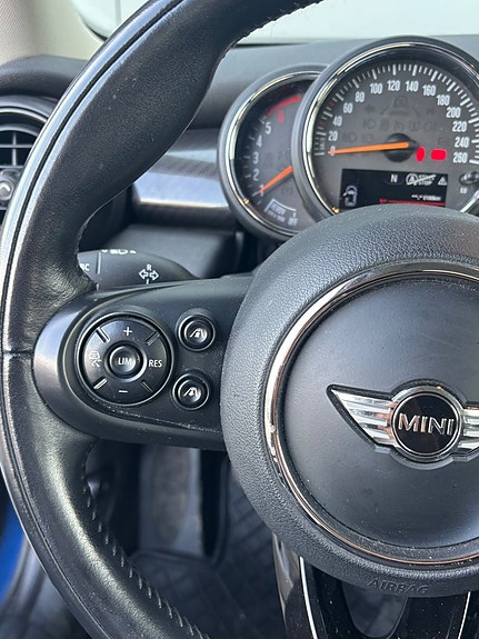 MINI Cooper 9 of 14