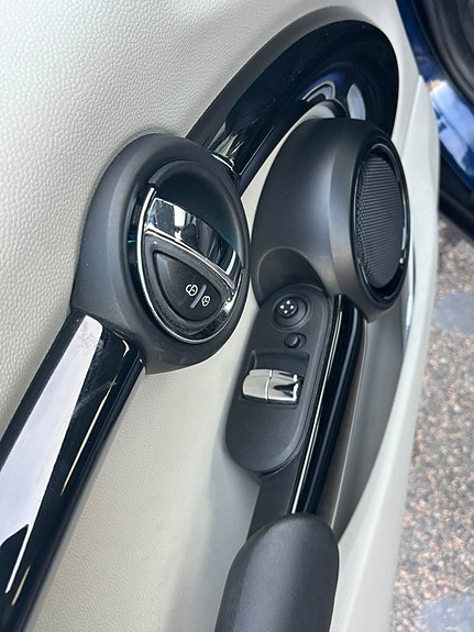 MINI Cooper 13 of 14