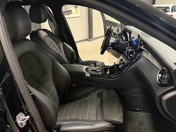 Mercedes-Benz C200 9 of 12