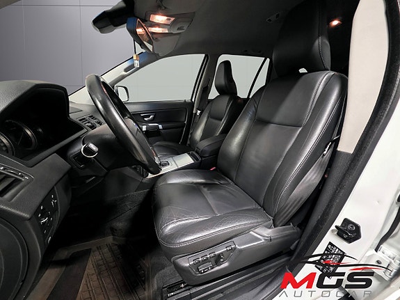 Volvo XC90 D4 Geartronic Momentum | 163 ch | BVA | 7 places | Cuir | Sièges chauffants | Caméra de recul | Attelage | Phares xénon