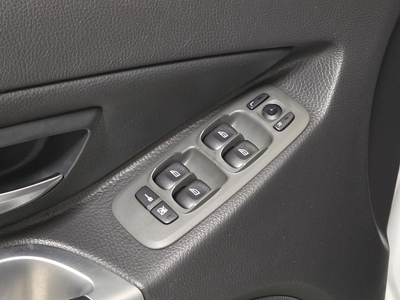 Volvo XC90 D4 Geartronic Momentum | 163 ch | BVA | 7 places | Cuir | Sièges chauffants | Caméra de recul | Attelage | Phares xénon