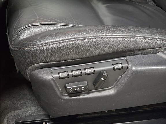 Volvo XC90 D4 Geartronic Momentum | 163 ch | BVA | 7 places | Cuir | Sièges chauffants | Caméra de recul | Attelage | Phares xénon