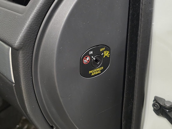 Volvo XC90 D4 Geartronic Momentum | 163 ch | BVA | 7 places | Cuir | Sièges chauffants | Caméra de recul | Attelage | Phares xénon