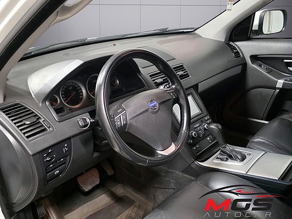 Volvo XC90 D4 Geartronic Momentum | 163 ch | BVA | 7 places | Cuir | Sièges chauffants | Caméra de recul | Attelage | Phares xénon