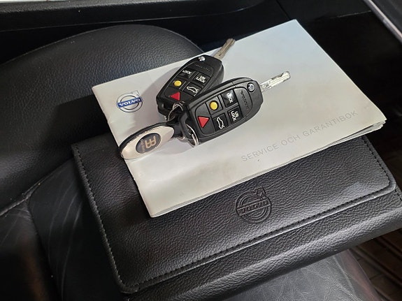 Volvo XC90 D4 Geartronic Momentum | 163 ch | BVA | 7 places | Cuir | Sièges chauffants | Caméra de recul | Attelage | Phares xénon