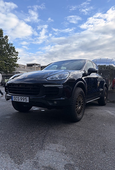 Porsche Cayenne 8 of 9