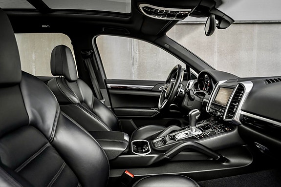 Porsche Cayenne 5 of 9