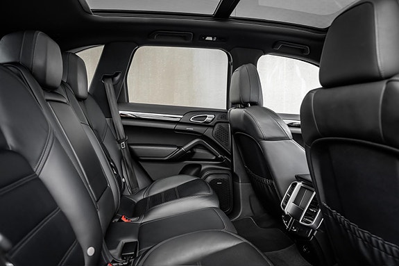 Porsche Cayenne 6 of 9