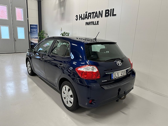 Toyota Auris 3 of 24