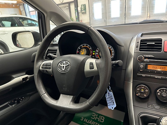 Toyota Auris 19 of 24